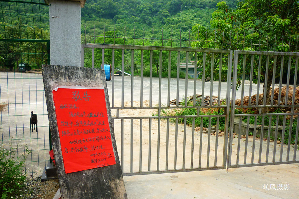 ������ʯ�Ӿ�����һ����������ĺ�ֽ�����Ǿܾ������⡣