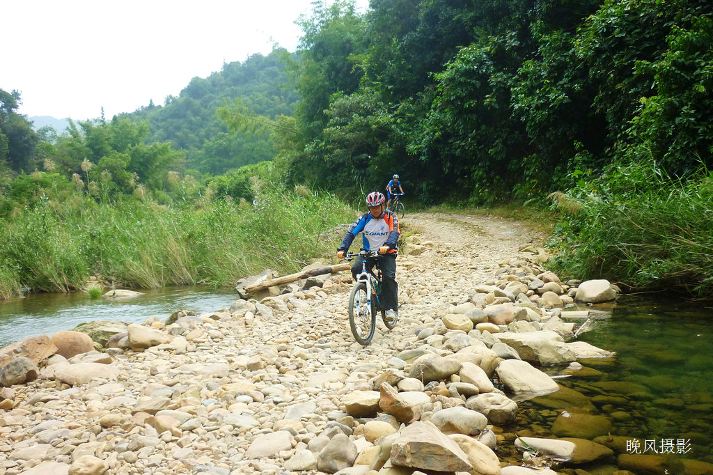 ������ǰ����ˮ���ģ���������ʯͷ