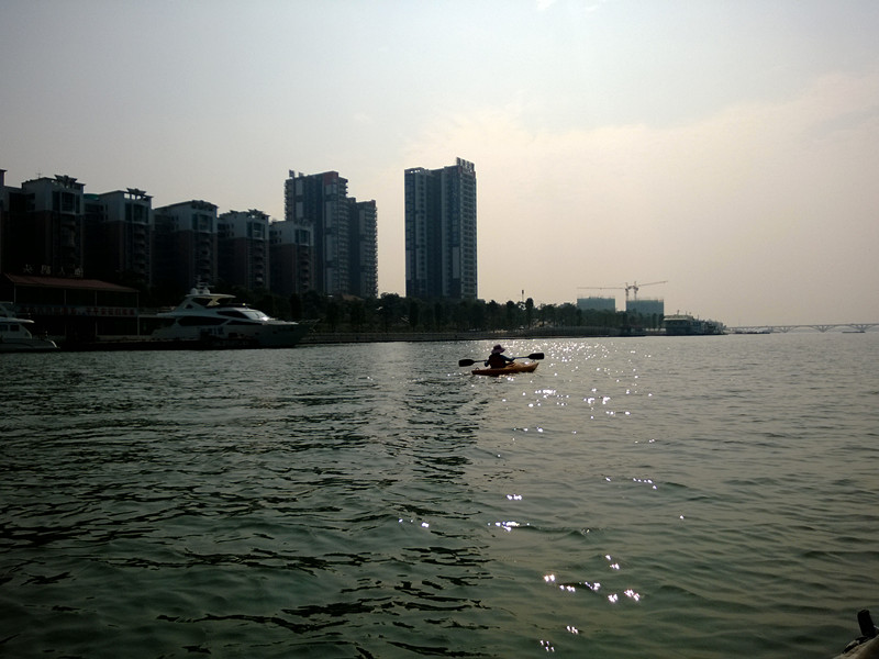 ������ͧ��ͷ����Զ������ˮ�㣬�س���ʱ1Сʱ10��