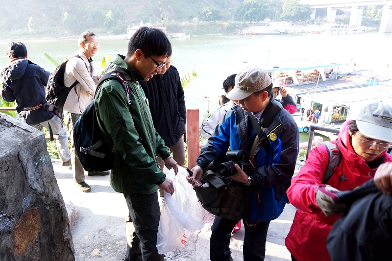 ����ȫ��ɽ�������һ�����ڽ�ɽ·�ڣ��ɰ���¿��������ء�����������Ļ����