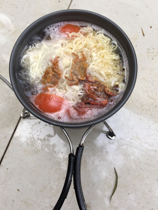 С����СС����������ͣ�һ��������ʳ���󿪣���Ȼ����ó����������ã�