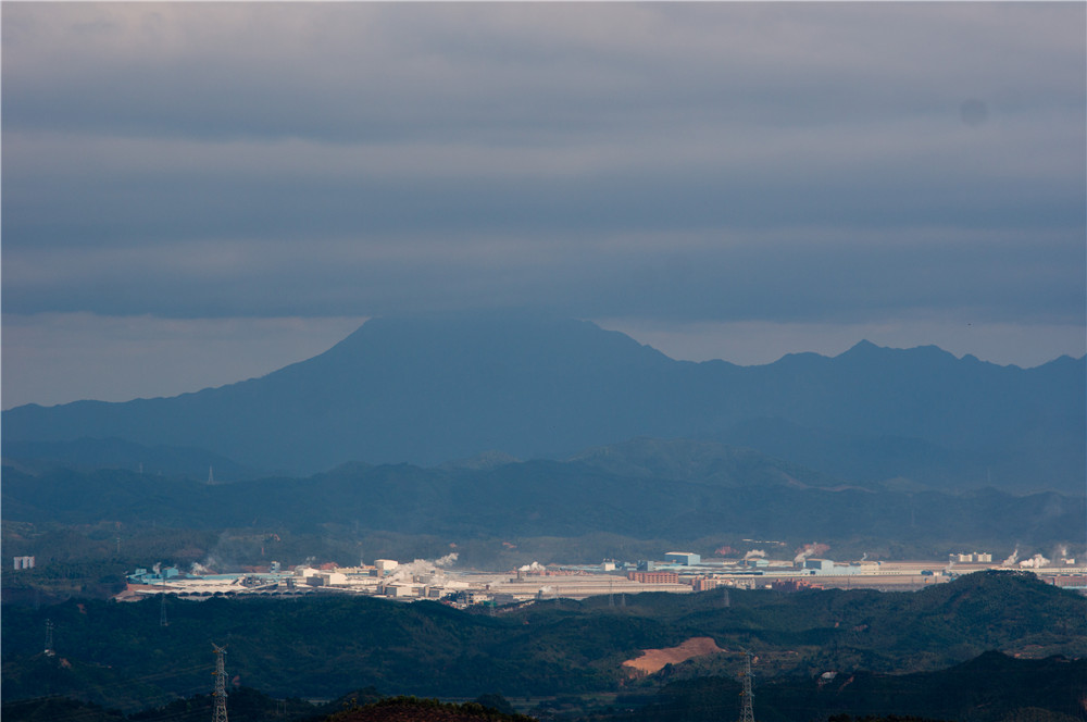 ������¥���빤ҵ���ķ�������ɽ�����˰��˵İ״�����ɽ��ɽ���Թ��������ӣ�ͨ����ͥ��