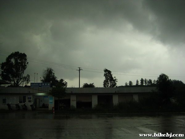 ����Դ̶ʱ����պ�ѹѹ�ģ�����Ĵ����¸���ͣ����������ը��