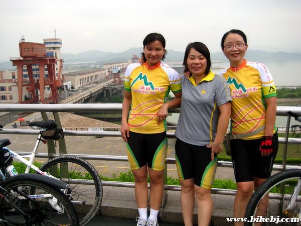 ��λŮ����һ���Ӱ