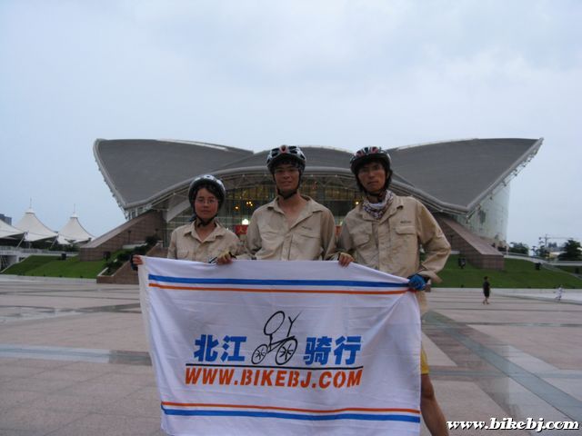 ������ӵ�������Զ�ˣ�Ů����һλŮ��ʦ������Ķ�����У��ѧ��