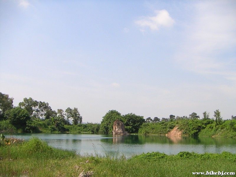 ��·�ϣ������з����������ˮ��Ȼ����ɫ�ġ�������