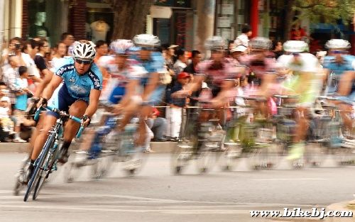 ����е�����