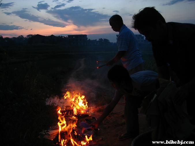 ����ʮ�İ������Ҽһ������ϼ�Ʒ����ֽǮ�������̣��ϵػ�����������ȥ��