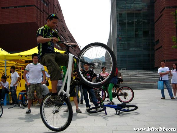 ���ǻ����������ϰ�ĵܵܣ����ݼ����൱��ɫ