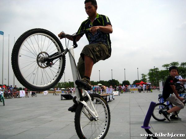 �����������ϰ�ĵܵ�������ı����У��������ˣ����޴�