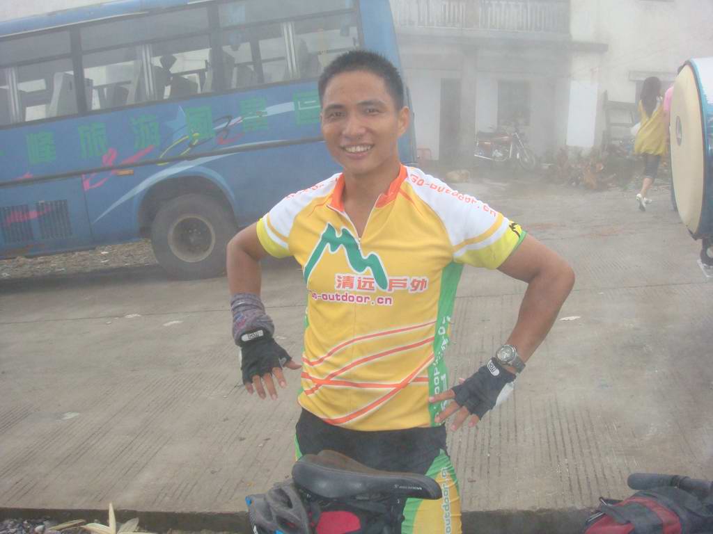 �ٸ�ǿ�˸�ʯ������д