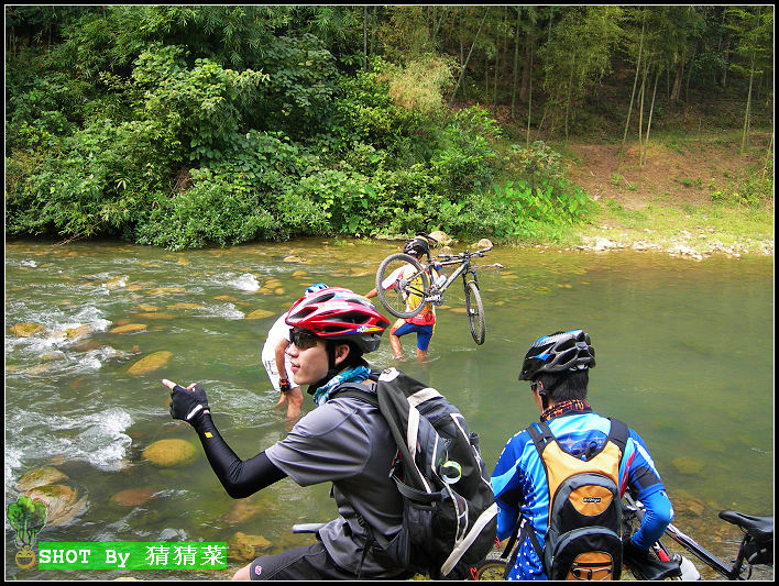 С��ָ·��С�ڹ���  С�׵Ķ�����007��ֹ�ľ�ͷ