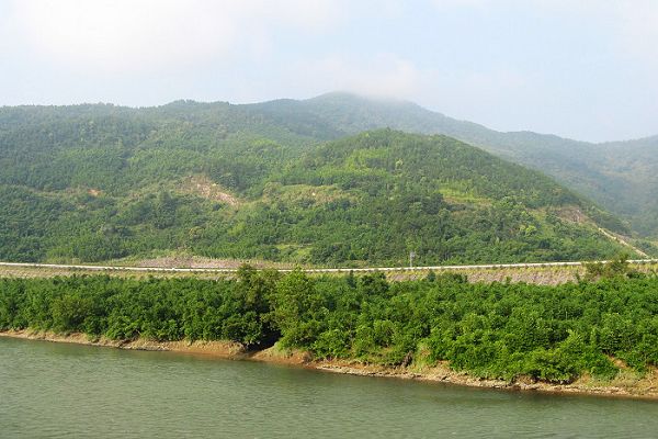 ��;����