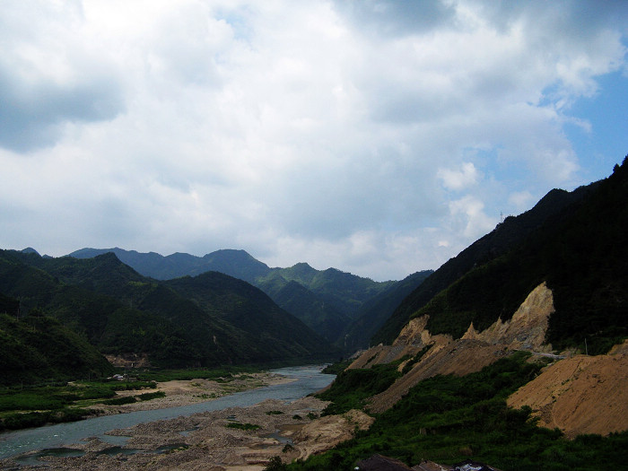 ��;����9