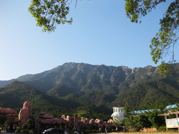 �����Ĵ�ñɽ