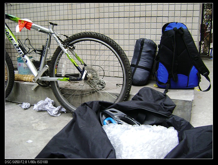 ������ʮСʱ���浽��ɶ�,�ڳɶ���վ�������˸����ٵ�ĵط���ƴװ������