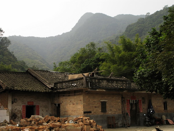 ��Ӣɽ�¹��ӵĴ�ׯ