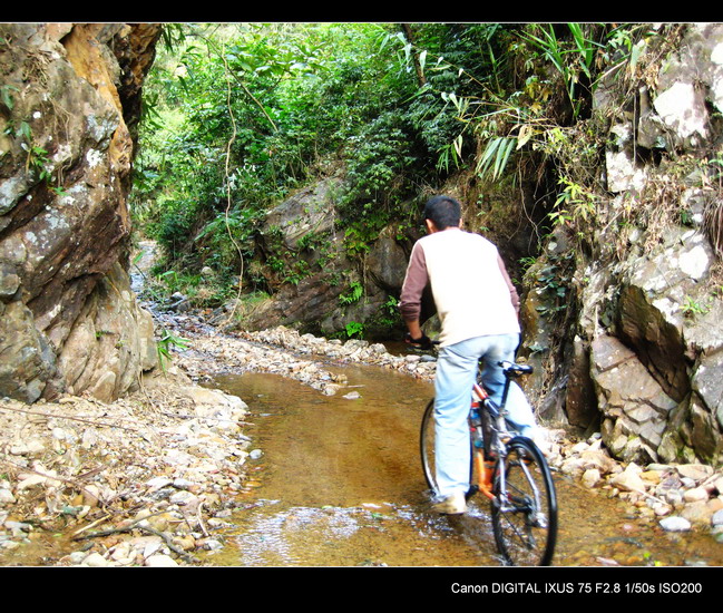 һ����Ϫ��һ����·