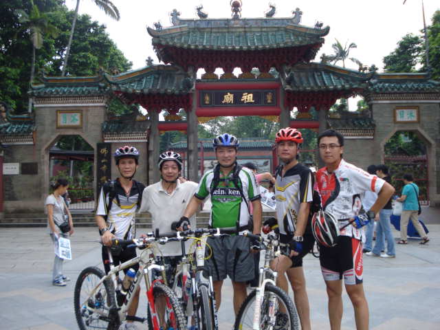 ����ϵ��ͬ��ɽ���ѵĺ�Ӱ