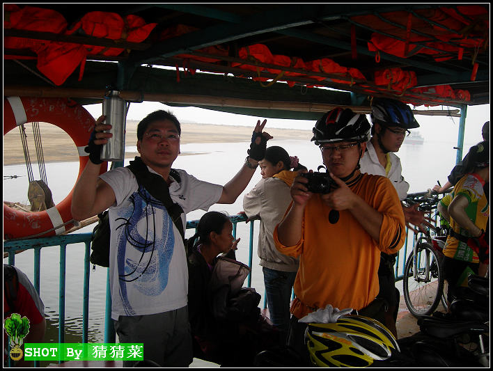 ��ɫ�ֵ��µİ�������