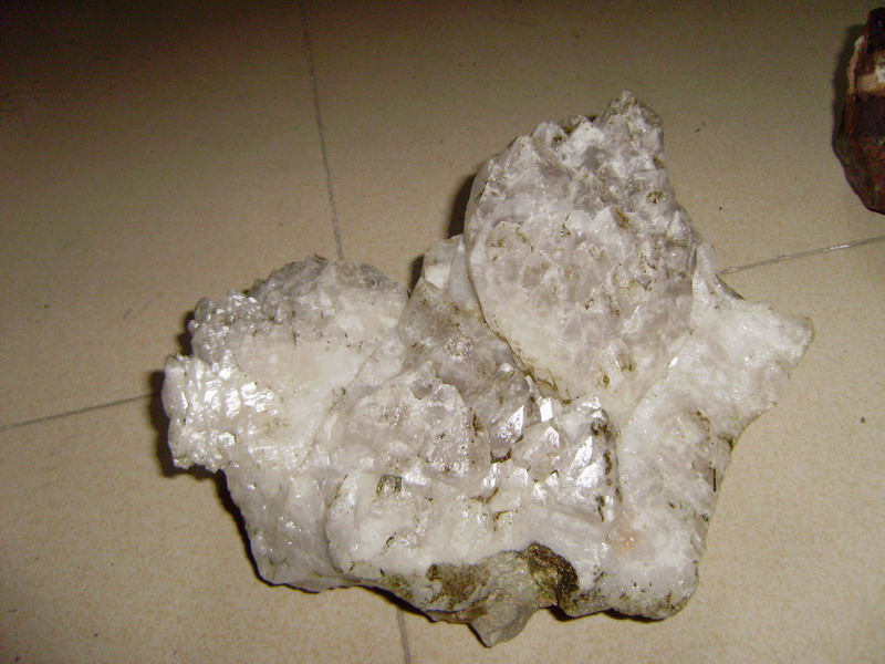 ����Ǹ��γɵ�Сˮ����