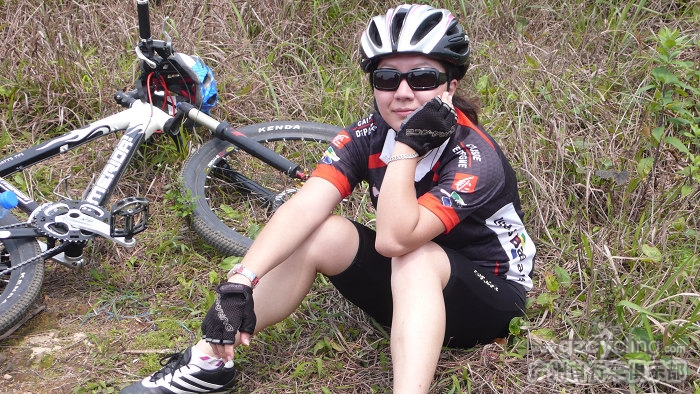 ��λŮ���Ѹ���һ���г�������ȫ�̣�ǿ����