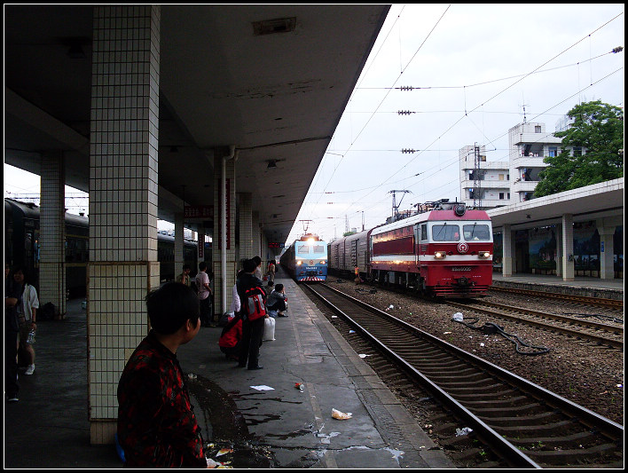 �عػ𳵣�վ̨�еȴ��𳵵ĵ�������ʼ�µ����ọ́�