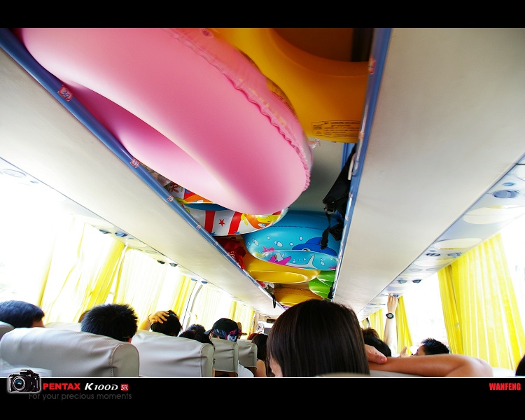 �߲ʵĳ���,���Ż�Ц����������������ŵ���ȥ.