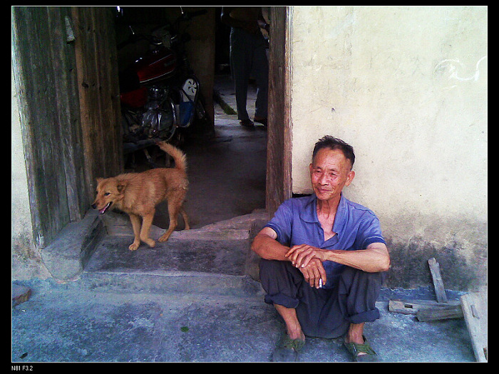 ���ڵ�ɽ�����·�߷��ӵ�һ������