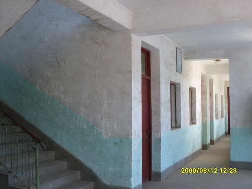 ��ѧ��¥��Ļ����ɾ����ࡣ