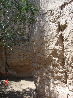 �쵽�ſ��ˣ����ӵ�ǽ������ġ�