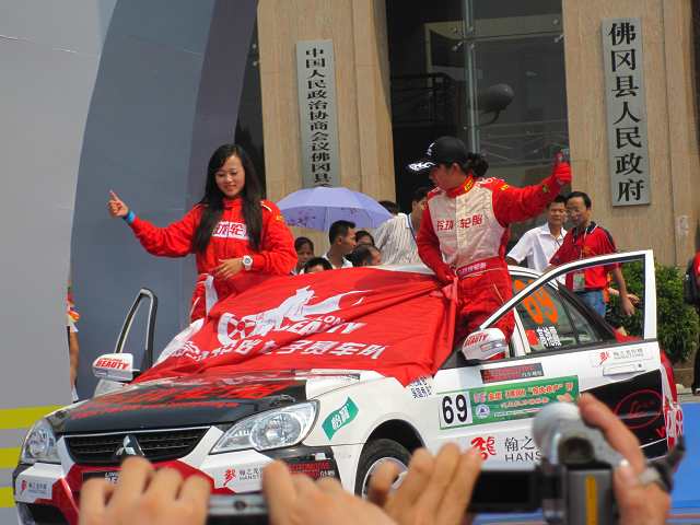 ǿ��������Ů����