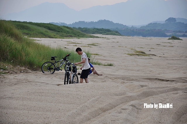 ս��ɳ̲���г�