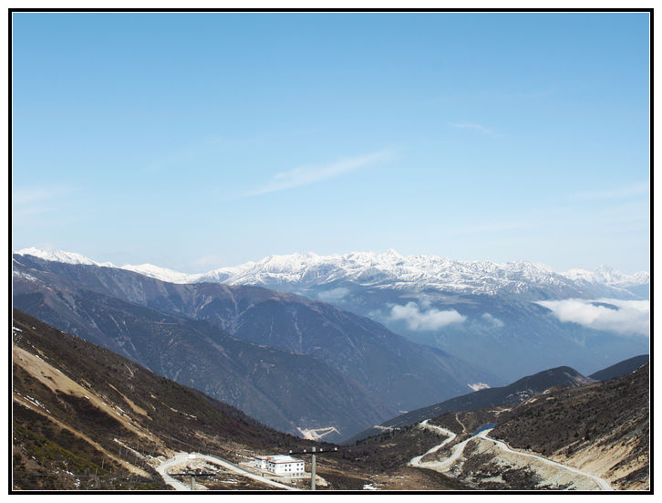 11 �żӹ��ƿ�����Զ����ѩɽ��.jpg